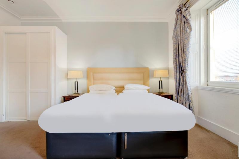 Deluxe Double or Twin Room image 1