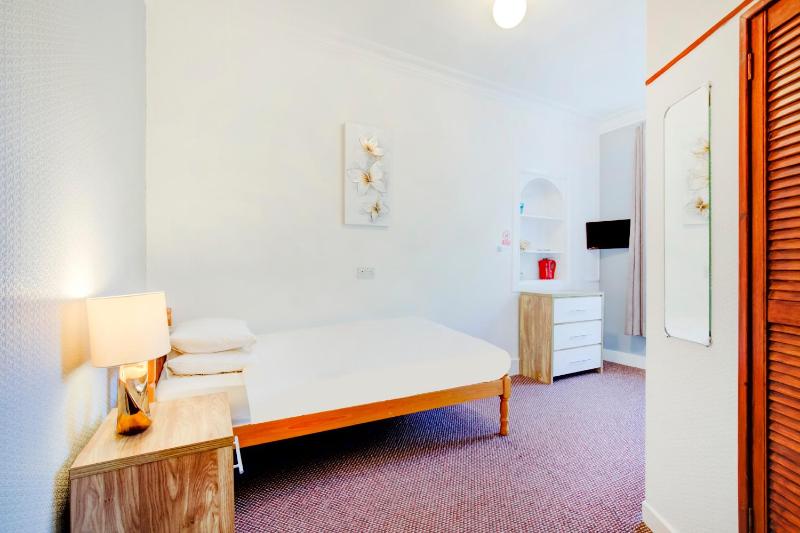 Standard Single Room image 4