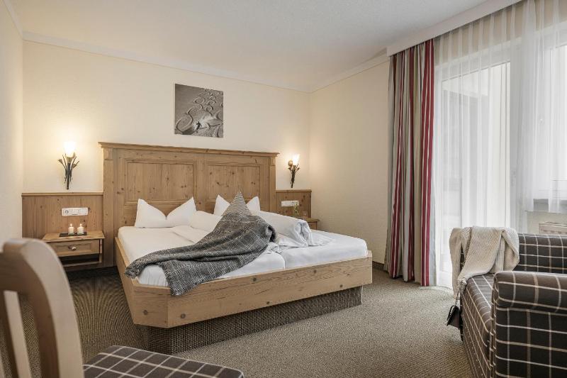 Deluxe Double Room (2 Adults + 1 Child) image 1