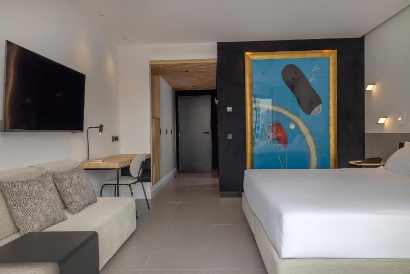 Twin Room image 3
