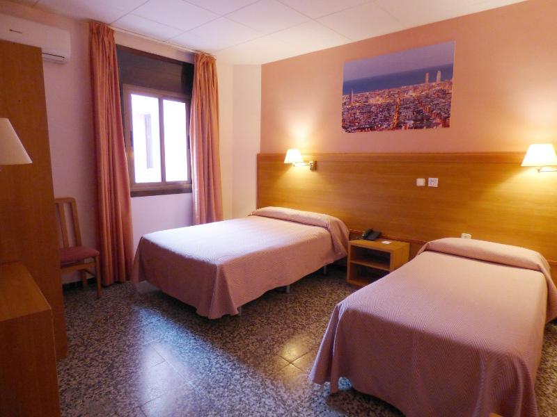 Twin Room image 1