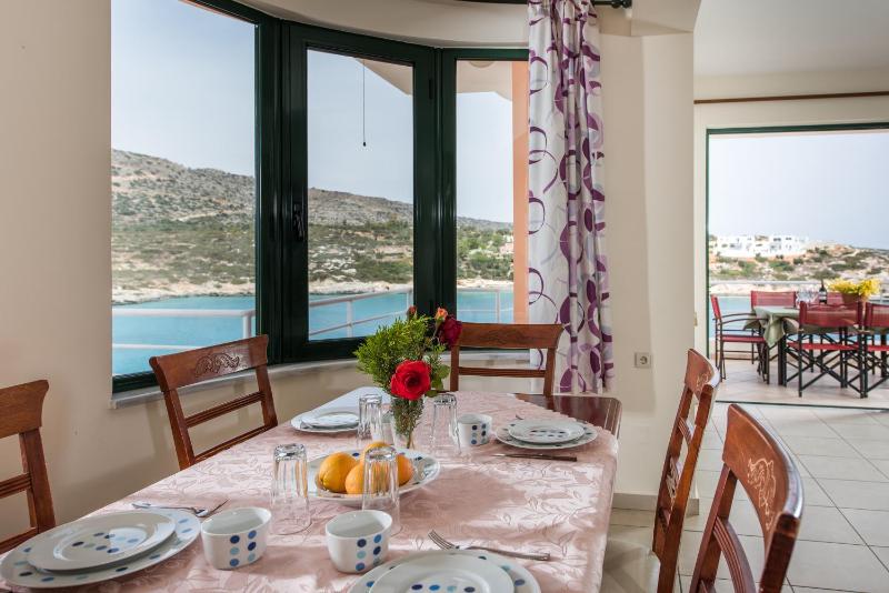 Six-Bedroom Villa with Private Pool  image 1