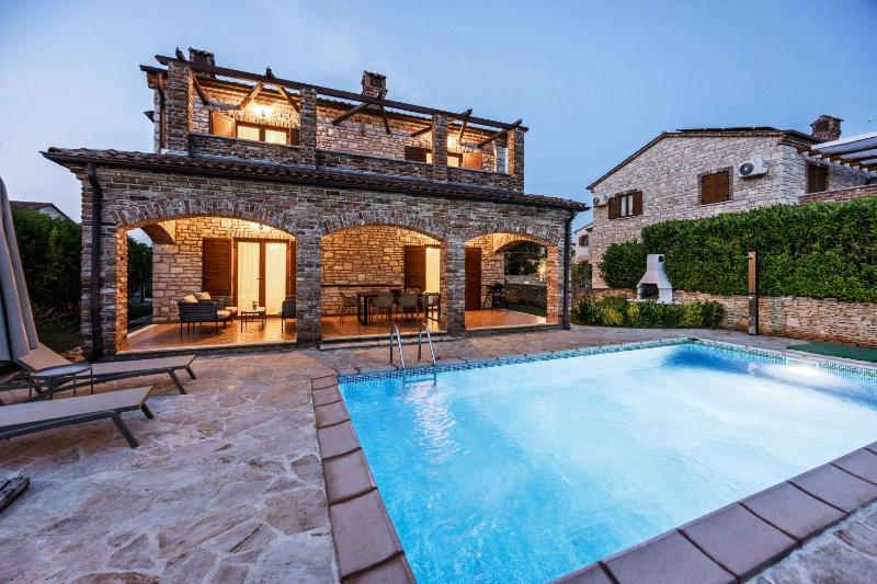 Rustic Villa Lara with pool - image 3