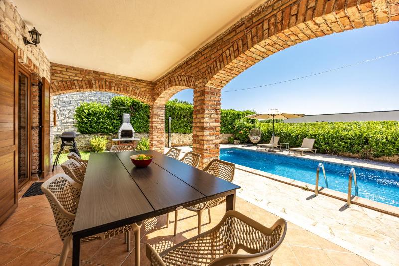 Rustic Villa Lara with pool - image 34