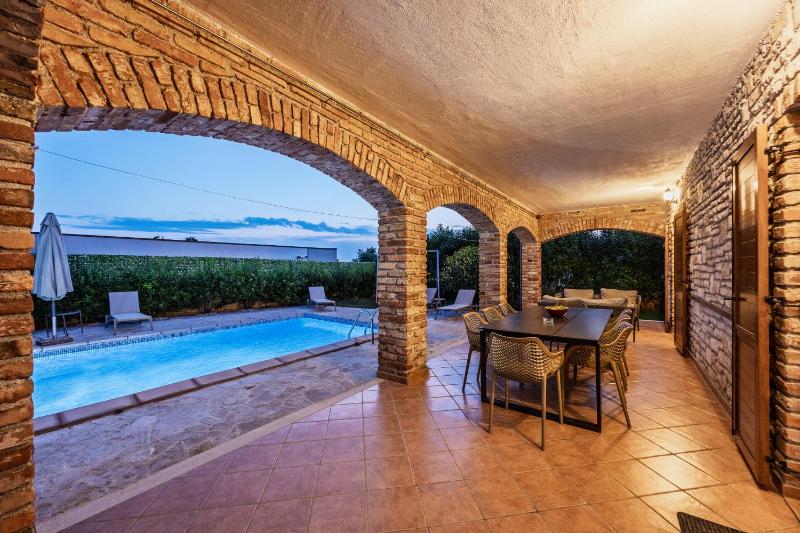 Rustic Villa Lara with pool - image 2
