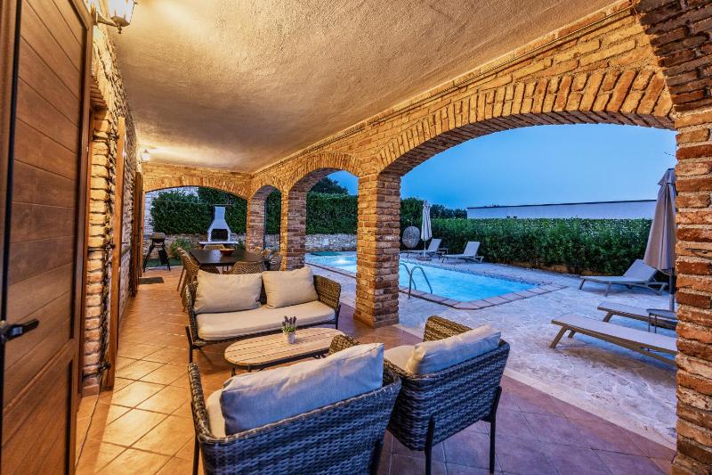 Rustic Villa Lara with pool - image 31