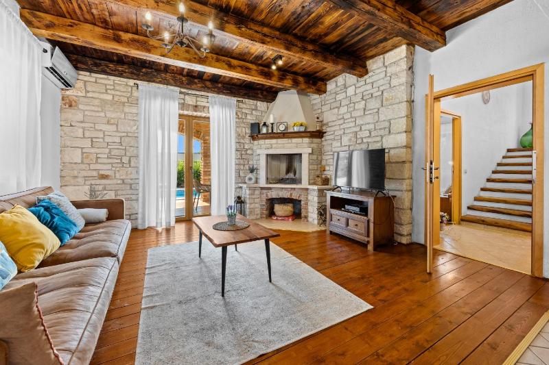 Rustic Villa Lara with pool - image 12