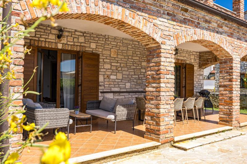 Rustic Villa Lara with pool - image 32