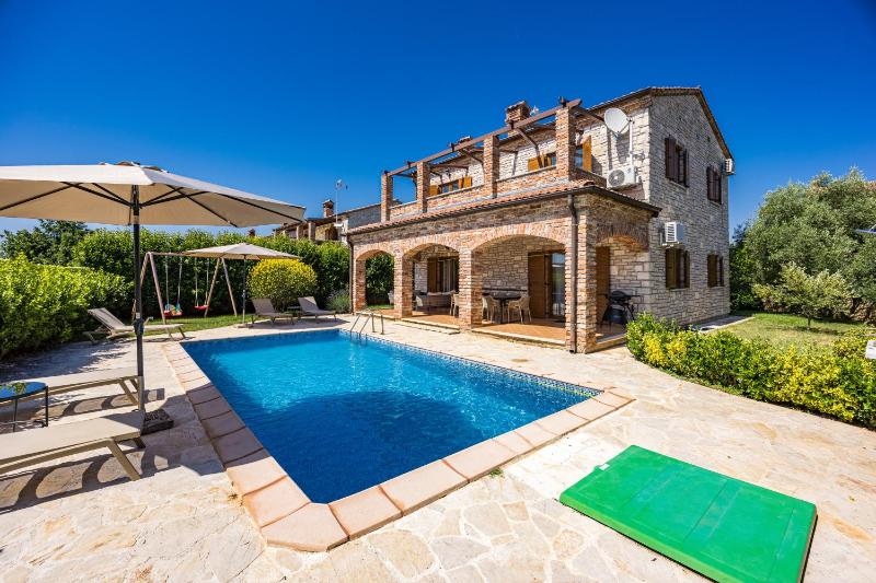 Rustic Villa Lara with pool - image 10