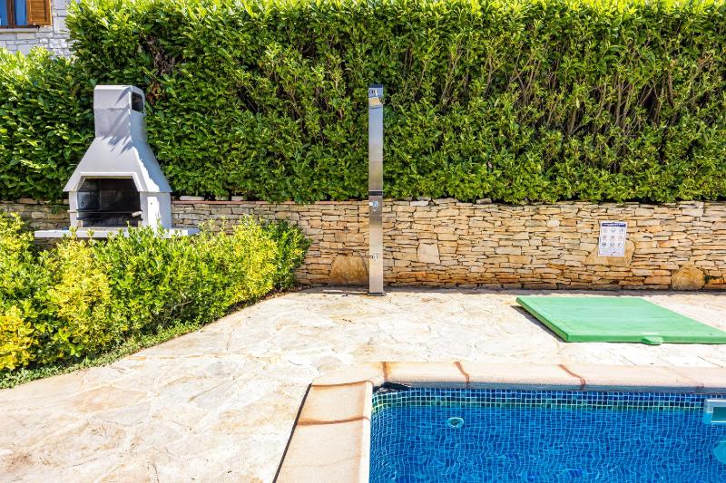 Rustic Villa Lara with pool - image 26