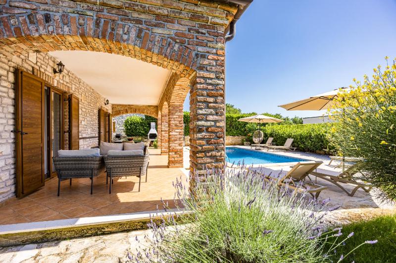 Rustic Villa Lara with pool - image 47
