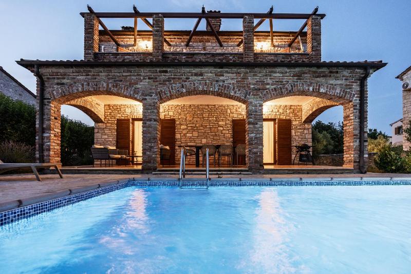 Rustic Villa Lara with pool - image 6