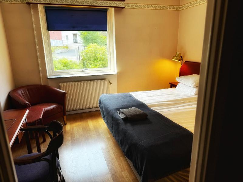 Standard Double Room image 4