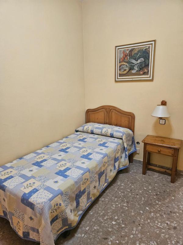 Small Single Room image 1