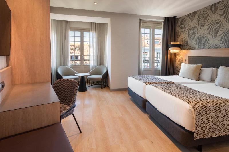 Twin Room with View image 3