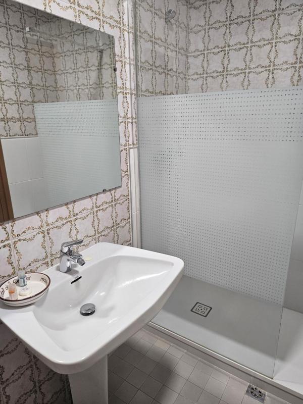 Small Double Room image 2