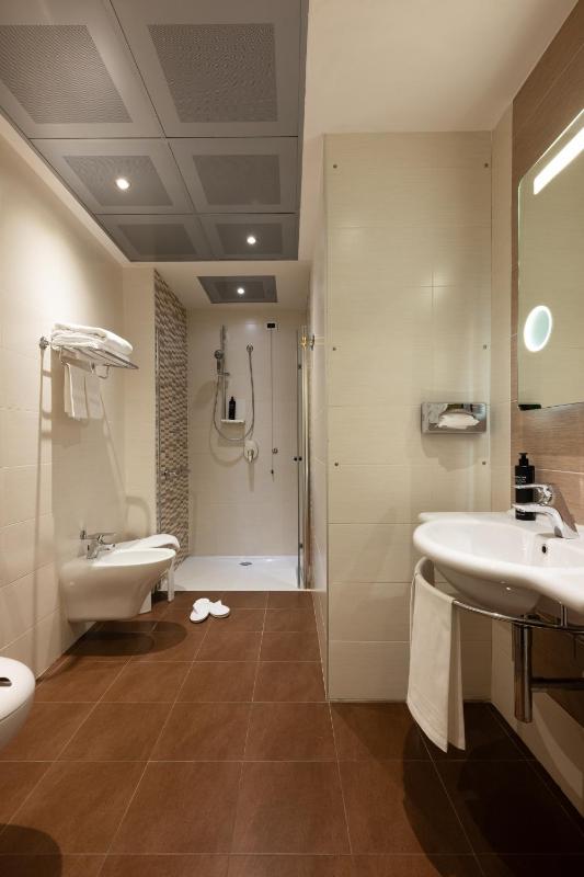 Standard Double Room image 2