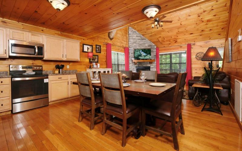 Little Bear Cabin - image 17