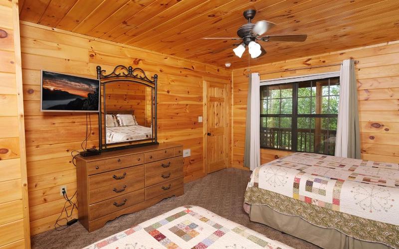 Little Bear Cabin - image 9