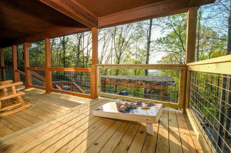Little Bear Cabin - image 15