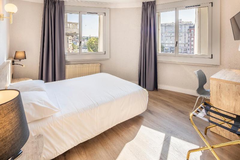 Superior Double Room image 3