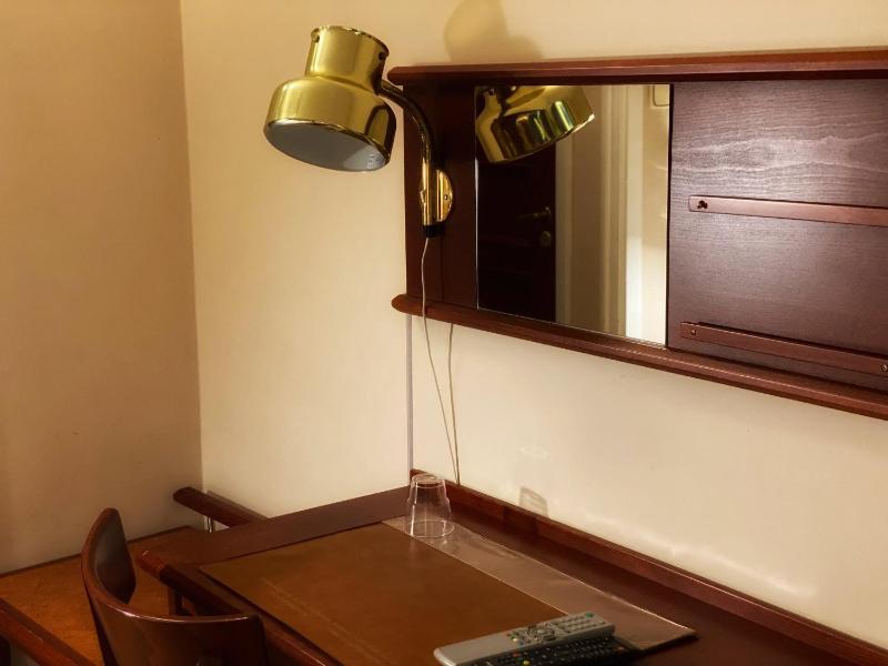 Small Double Room image 4