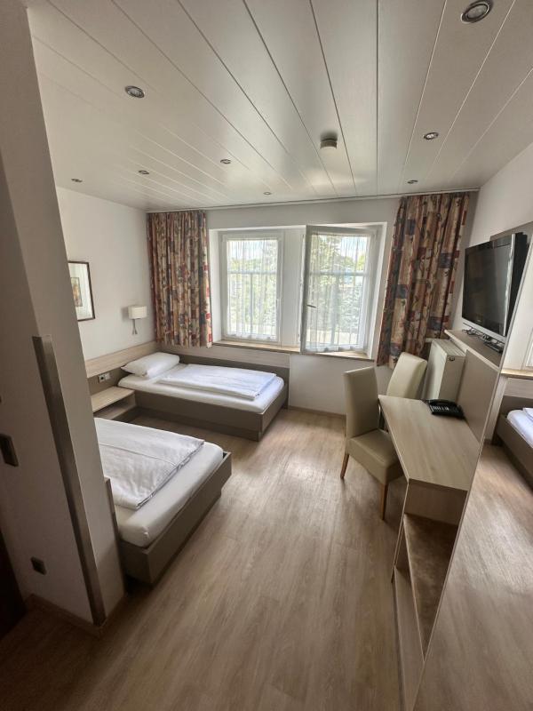 Double or Twin Room with Shower image 3