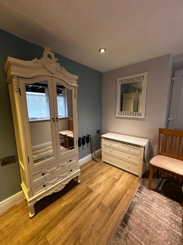 One-Bedroom Cottage image 4