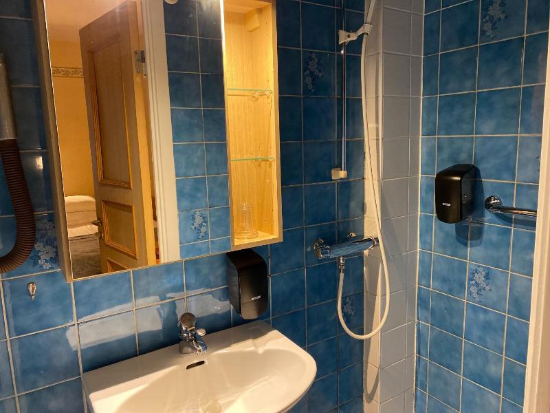 Standard Triple Room image 2