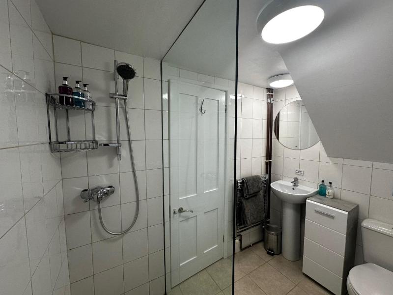 One-Bedroom Cottage image 2