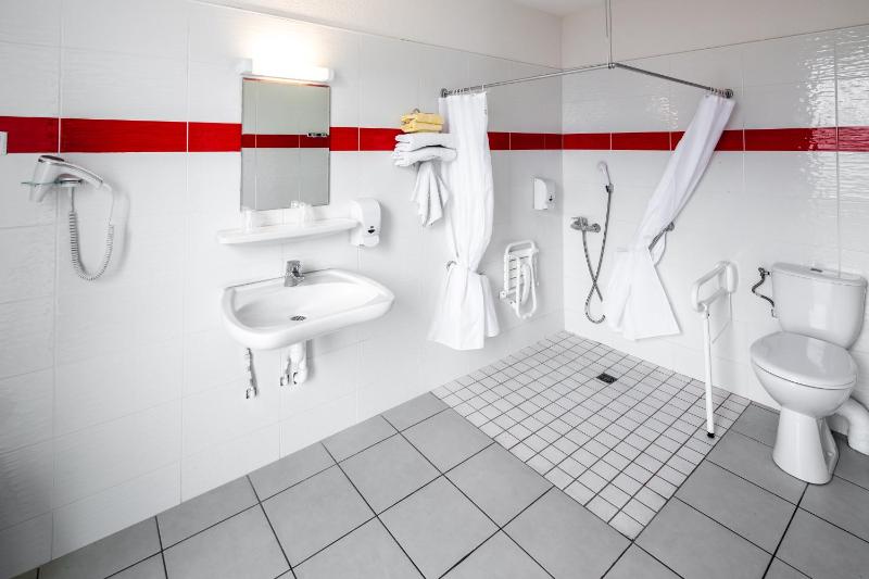 Twin Room image 3