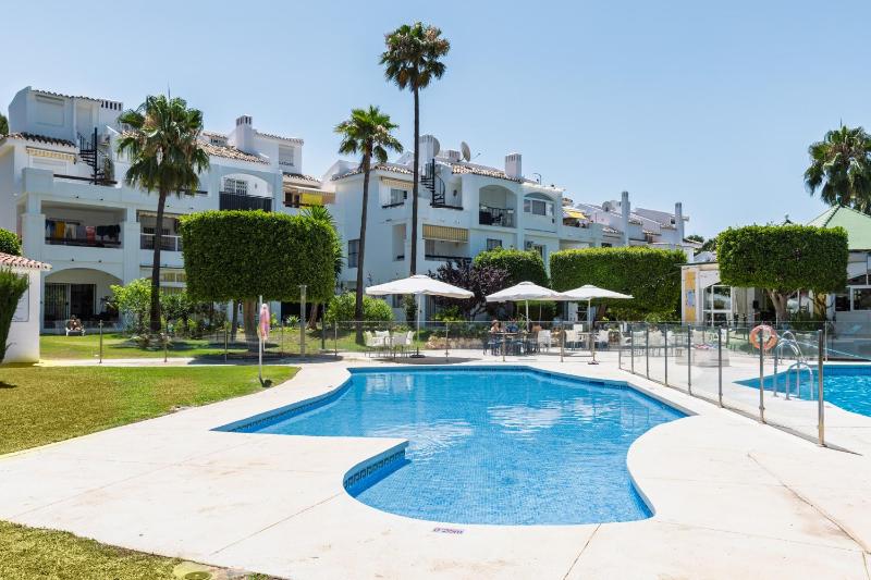 Riviera Dream Gardens by Alfresco Stays - image 3