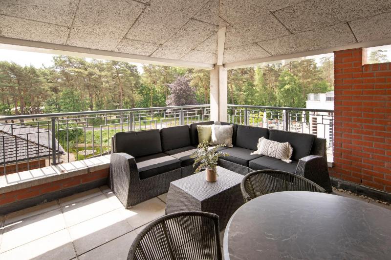 Family Suite with Balcony image 3