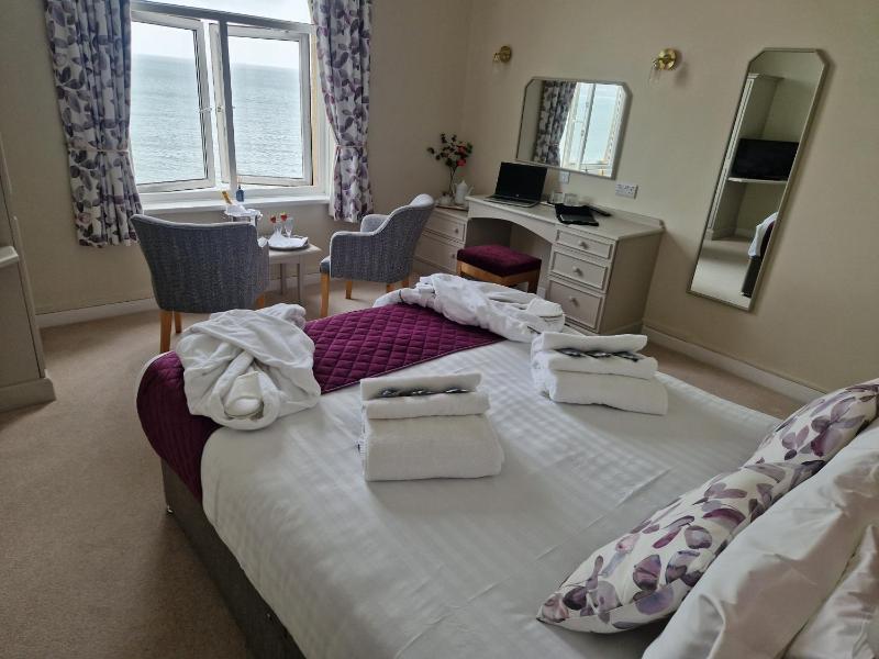 Standard Double Room with Sea View image 2