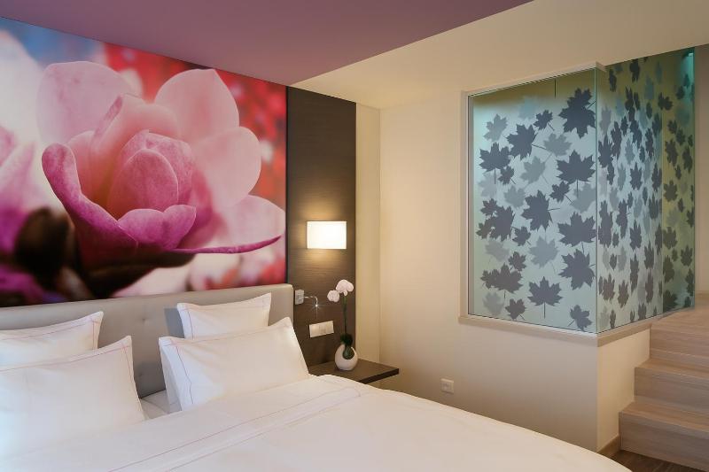 Premium Double Room image 4