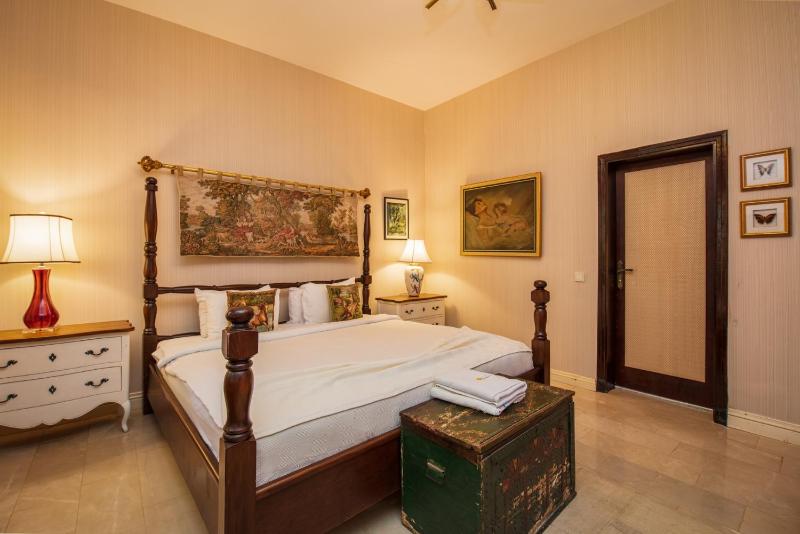 Deluxe Double Room image 3