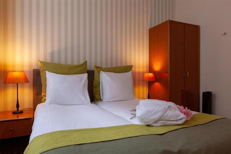 Standard Double or Twin Room image 4