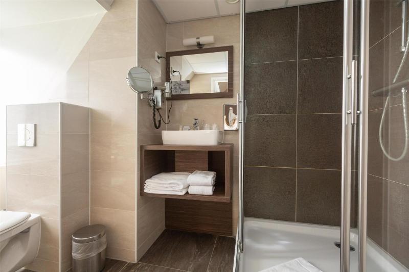 Family Room image 1