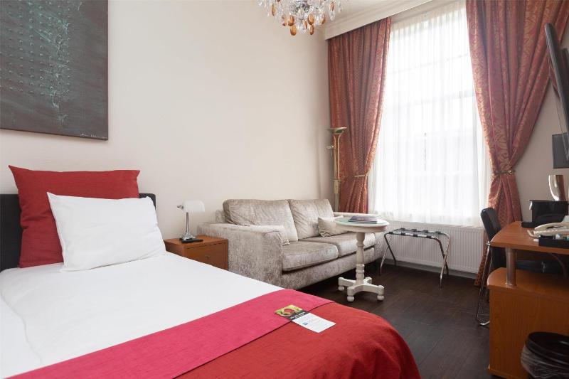 Deluxe Double Room - Non-Smoking image 3