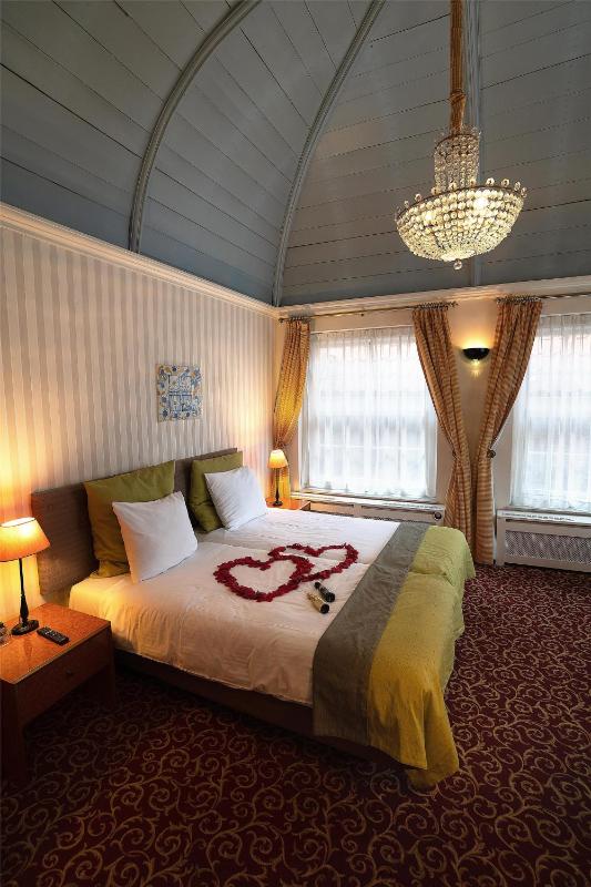 Deluxe Double Room - Non-Smoking image 2