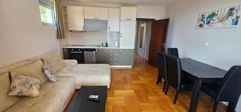 Deluxe Two-Bedroom Apartment with Sea View image 1