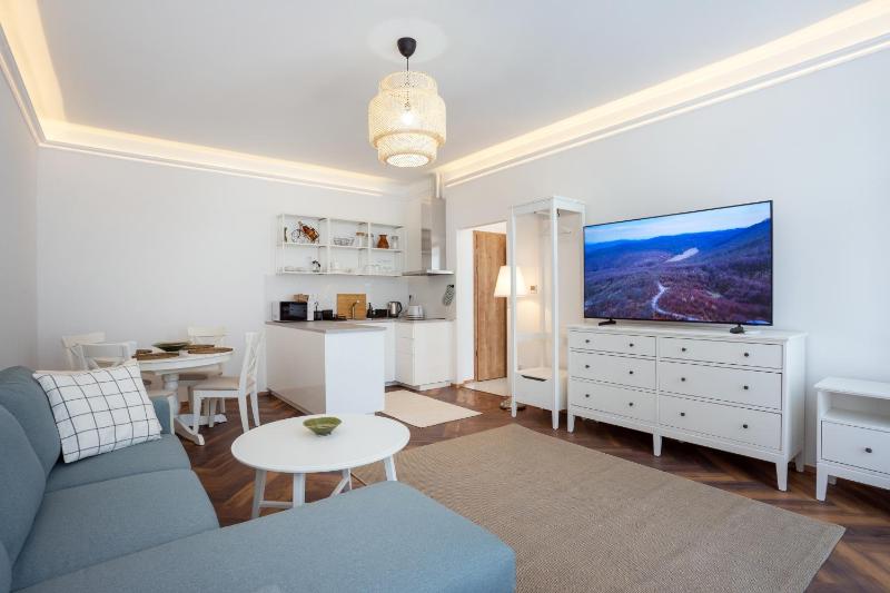 Deluxe King Suite image 2