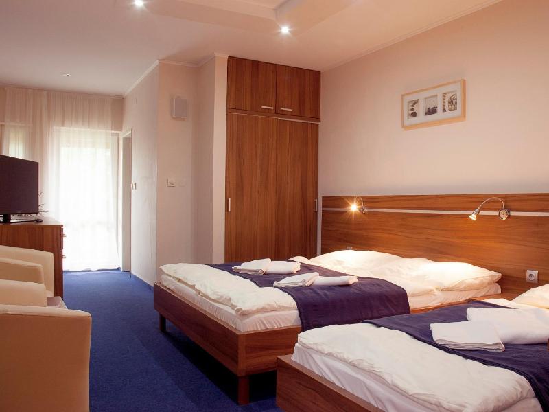 Double Room image 3