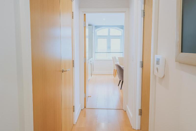 One-Bedroom Apartment image 3