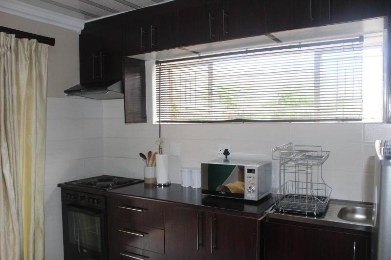 Veelux Self Catering Apartment-WIFI- Netflix - image 14