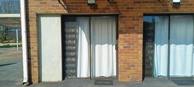 Veelux Self Catering Apartment-WIFI- Netflix - image 10