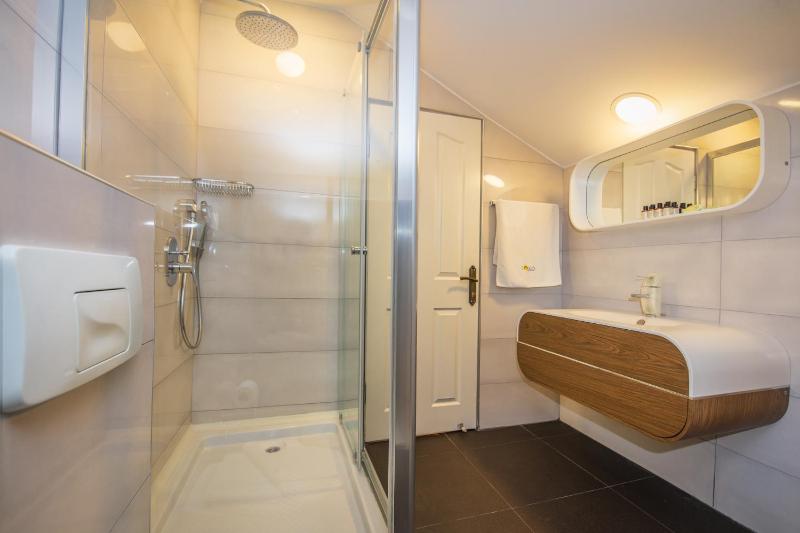 Honeymoon Suite image 4