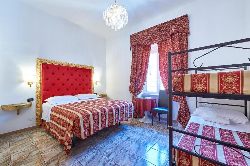 Standard Quadruple Room image 1