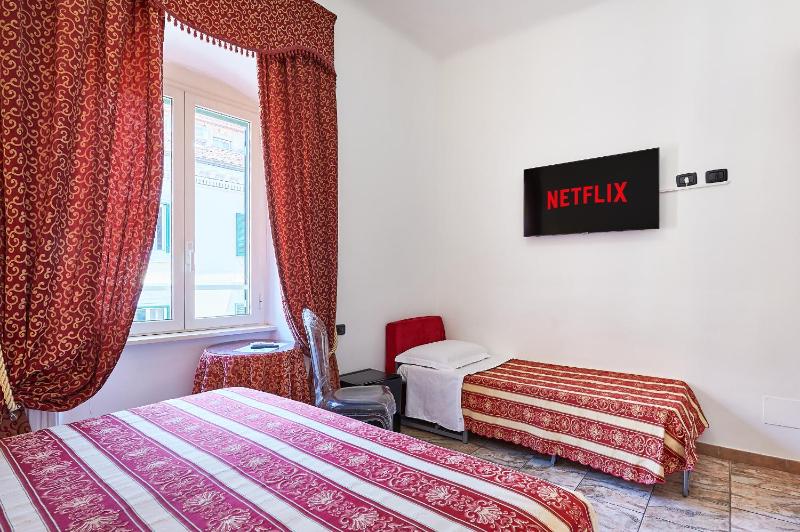 Standard Triple Room image 4