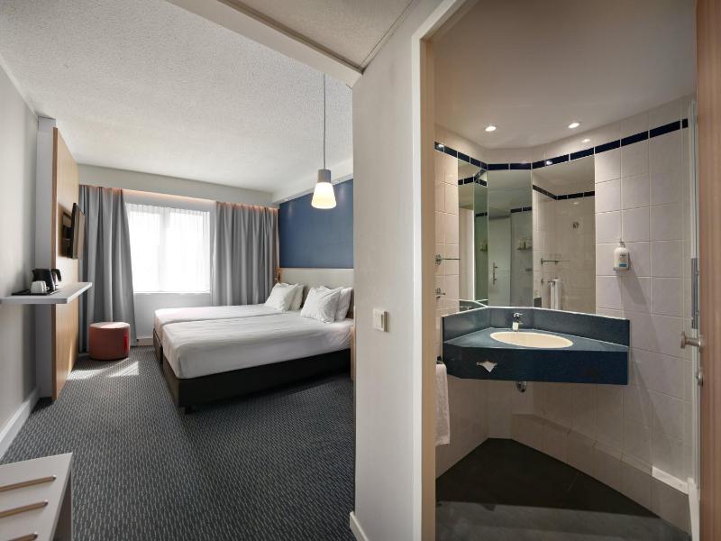 Standard Room with Two Single Beds image 3
